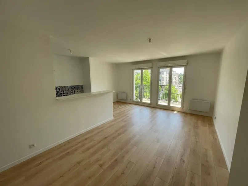 Séjour - Appartement 3 Pièces avec Balcon à Meaux