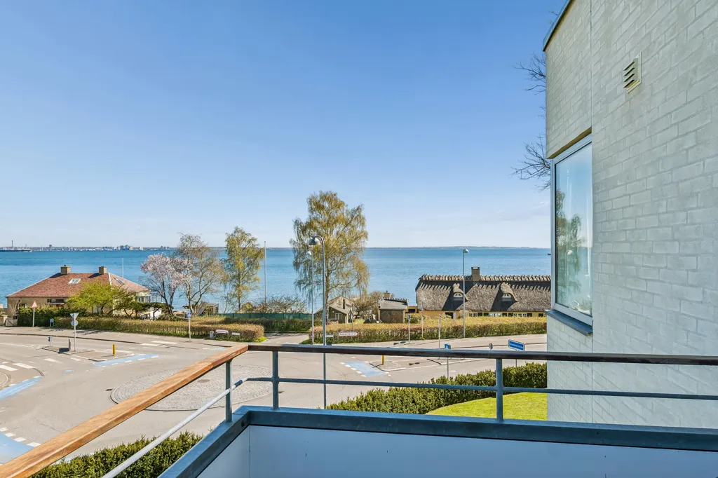 Balcon - Corner Apartment with Øresund View in Snekkersten
