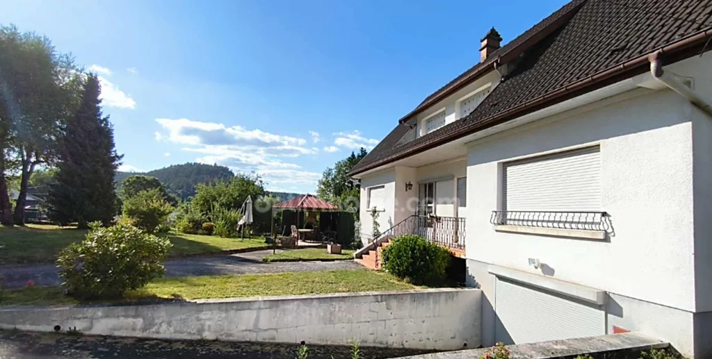 Extérieur - Maison d'Architecte avec Atelier à Proximité du Centre
