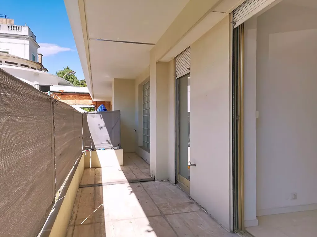 Balcony - Two-Bedroom Apartment with Terraces in Cannes