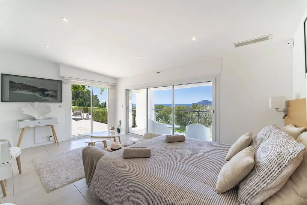 Chambres - Villa Luxueuse avec Piscine à Cannes