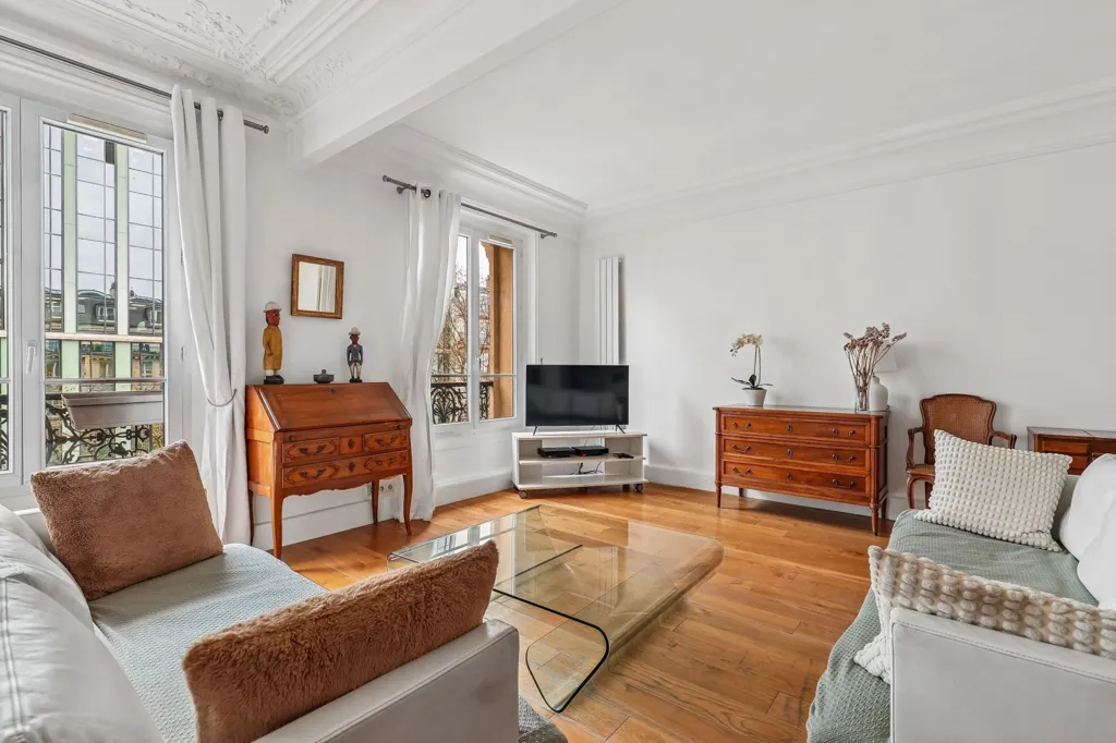 Séjour - Appartement de Charme avec Ascenseur sur Boulevard Malesherbes