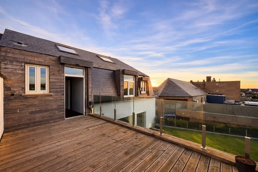 Terrass - Renovated Triplex with Terraces in Joli-Bois, Waterloo