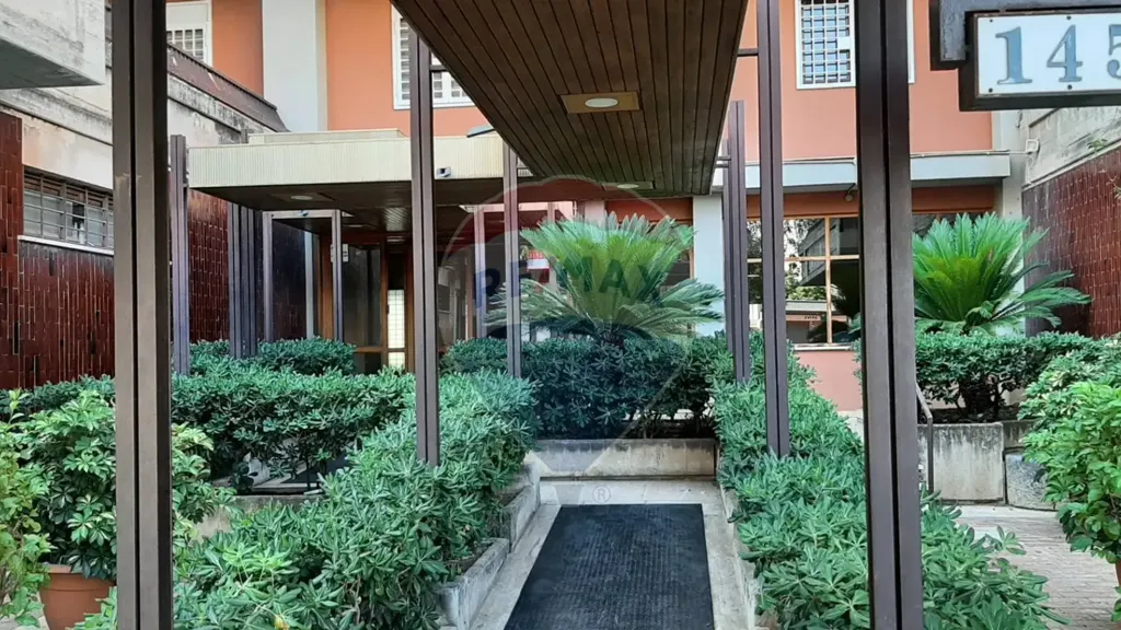 Esik - Ground Floor Apartment with Terrace in Palermo