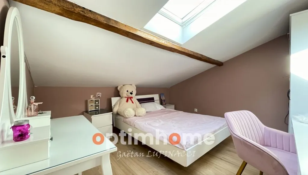 Magamistoad - Spacious House with Garden in Manom