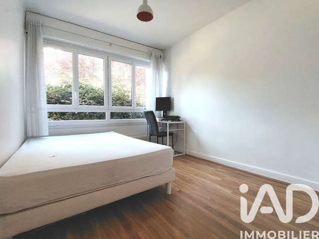 Magamistoad - 3-Bed Apartment with Parking in Les Ulis