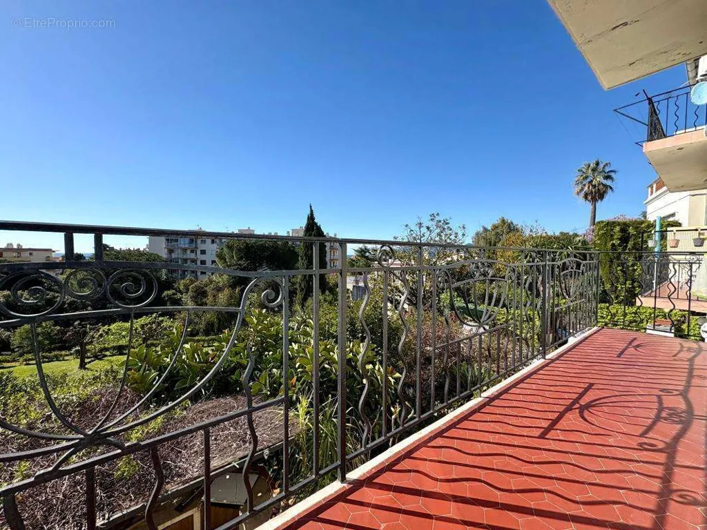 Rõdu - Charming 3-Bed Flat with Balcony in Cannes