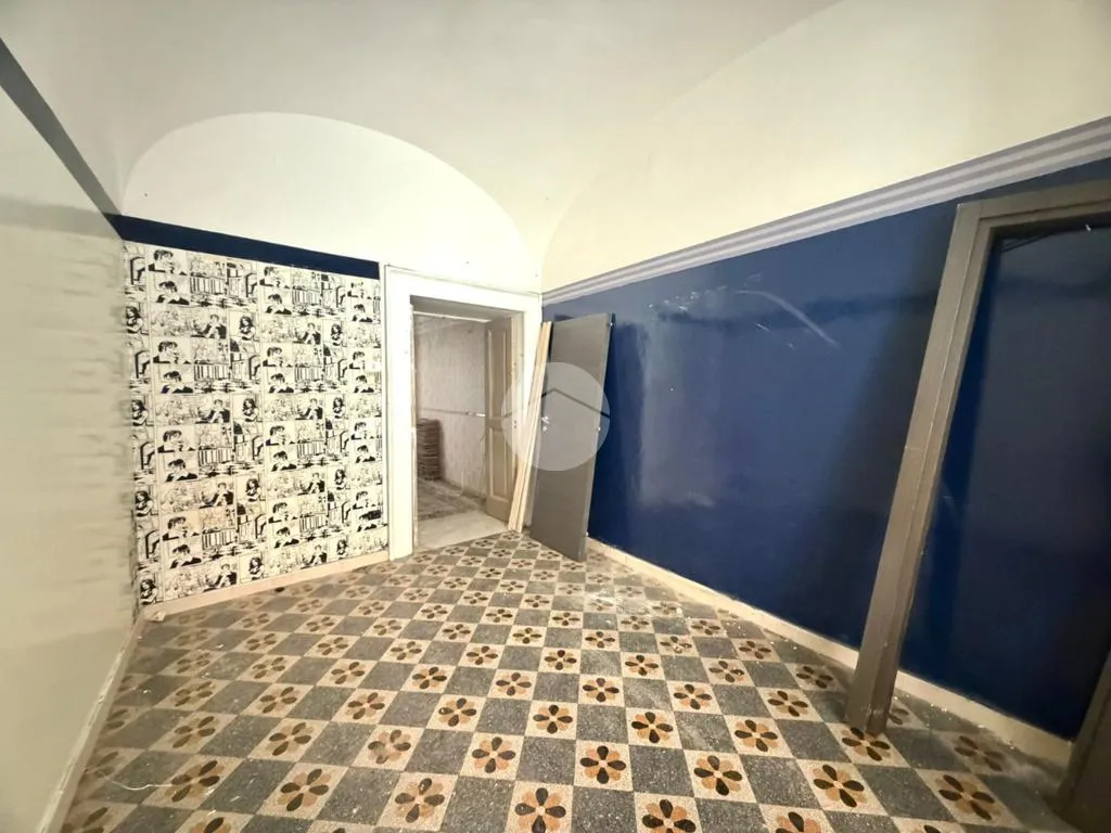 Pièces - 6-Room Apartment with Garden in Naples