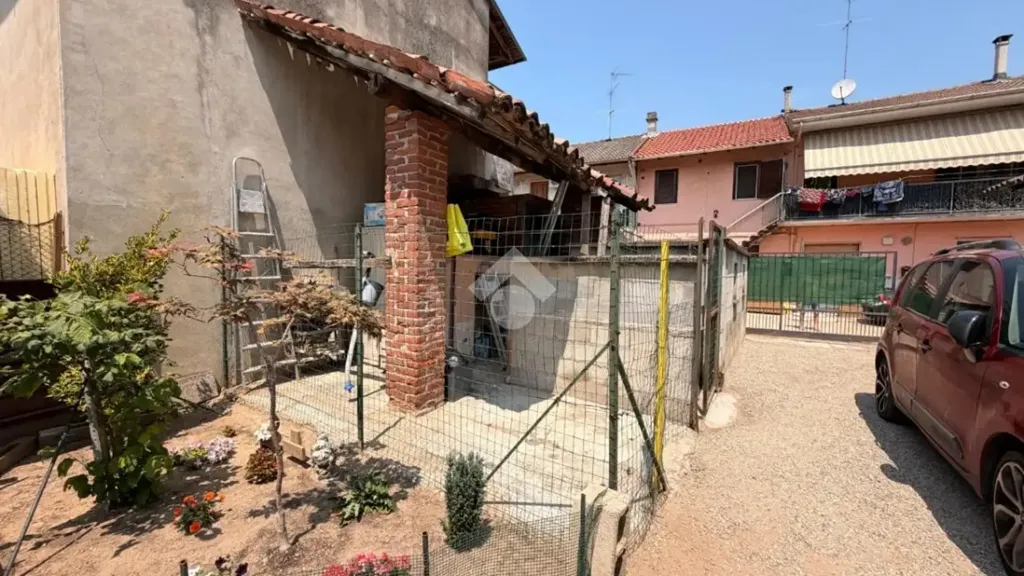 Giardino - Casa di corte con spazio esterno a Cilavegna