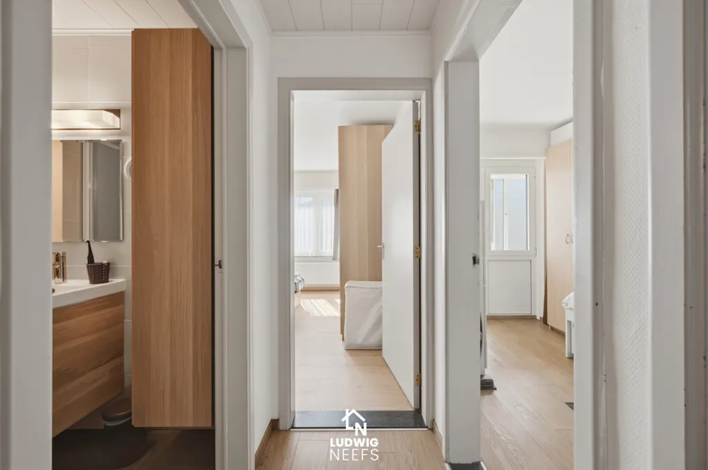 Esik - 2-Bedroom Apartment with Terrace in Duffel