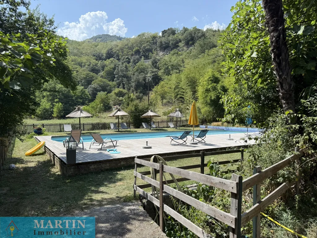 Piscina - Mas with River Access in Peaceful Hamlet
