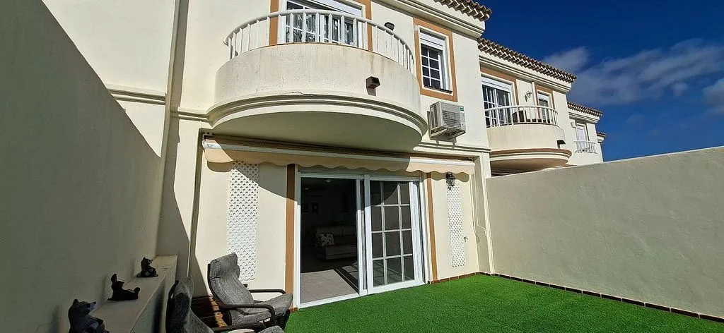 Aed - Semi-Detached Villa with Pool in Chayofa