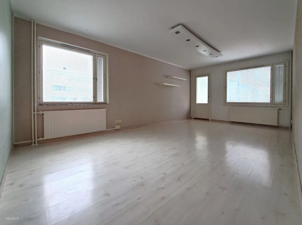 Toad - Three-Room Flat with Glazed Balcony in Nummi