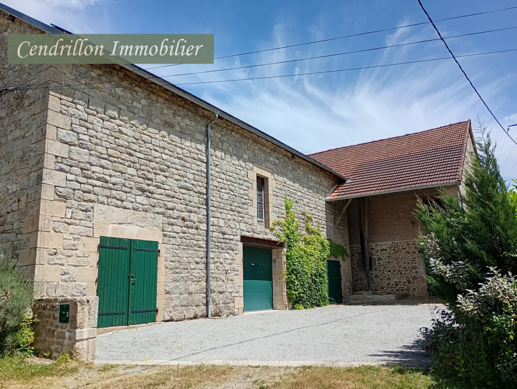 Extérieur - Maison en Pierre avec Dépendances et Jardin à Proximité