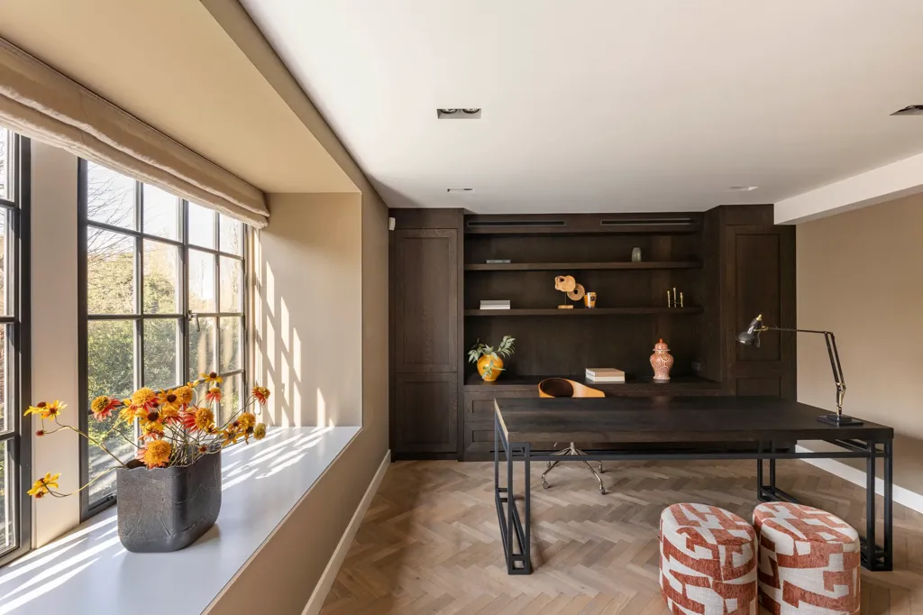 Bureau - Waterfront Villa with Private Pool in Amsterdam Zuid