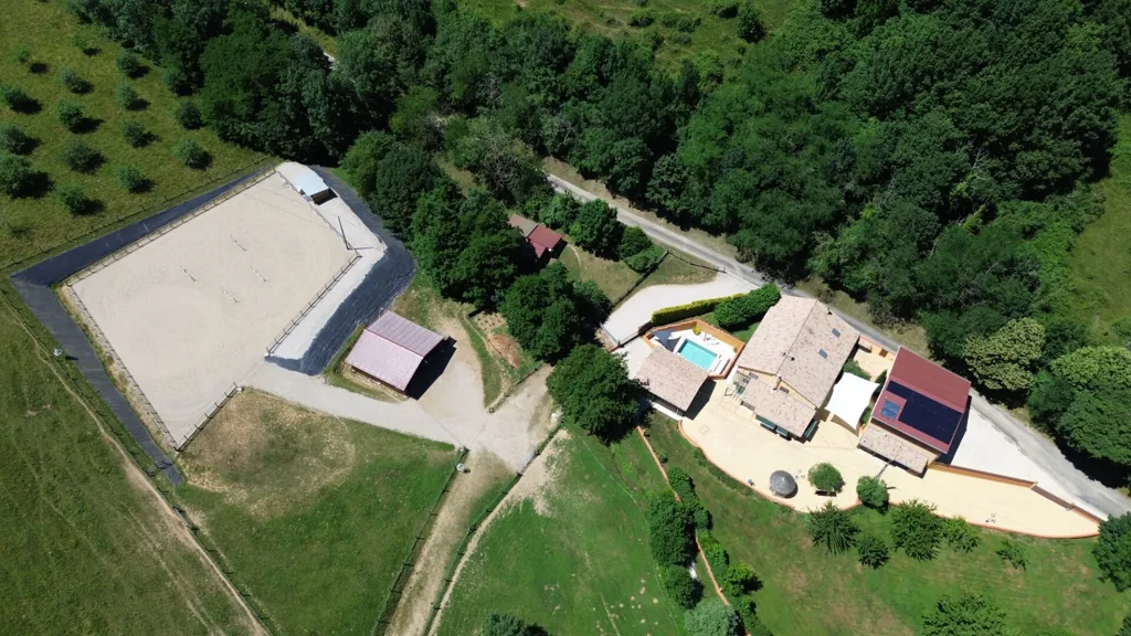 Õhuvaade - Charming Farmhouse with Paddock in Rural Setting
