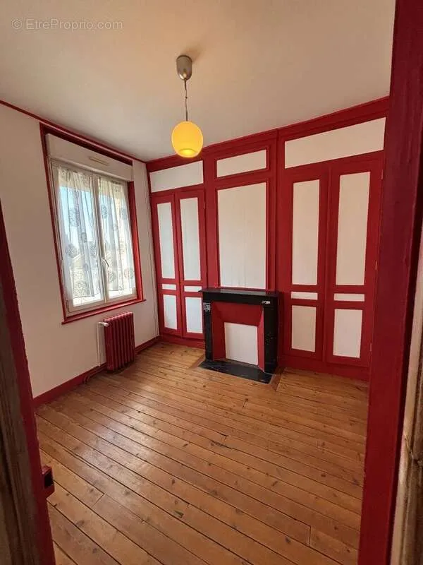 Pièces - Maison 3 Chambres avec Garage à Saint-Anne