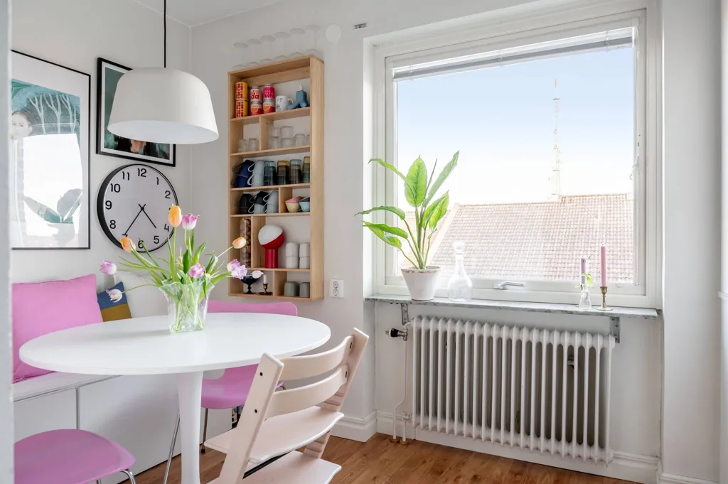 Söögituba - Spacious Two-Bedroom with West Balcony in Stockholm