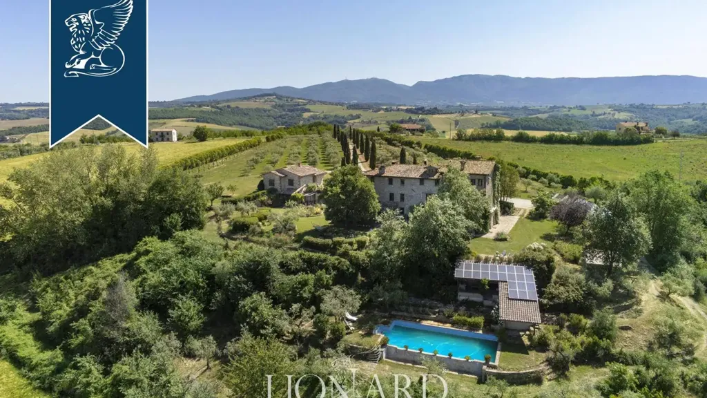 Õhuvaade - Rustic Farmhouse with Pool in Todi