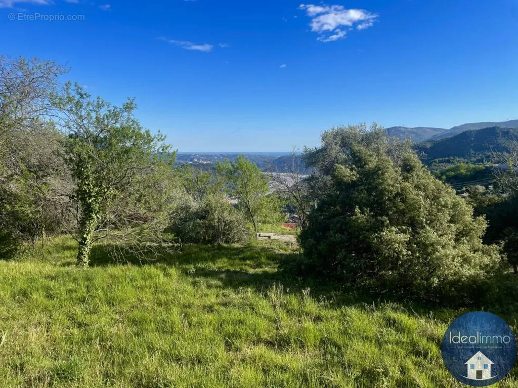 Aed - Viabilised Plot with Sea View in Bonson