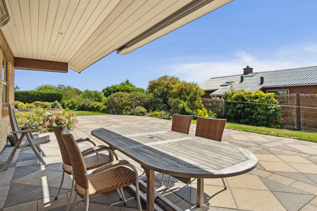 Terrasse - Fenced Villa with Garden in Korsør