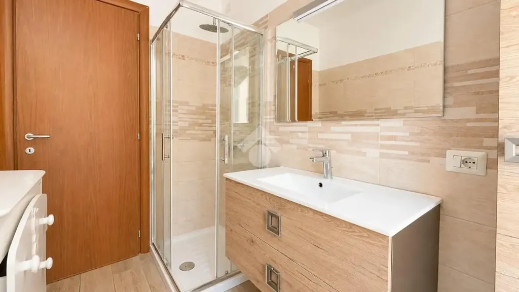 Salles de bain - Ground Floor Apartment with Terrace in Orte
