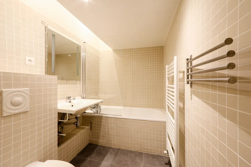 Bathrooms - Contemporary Loft in Saint-Louis, Versailles