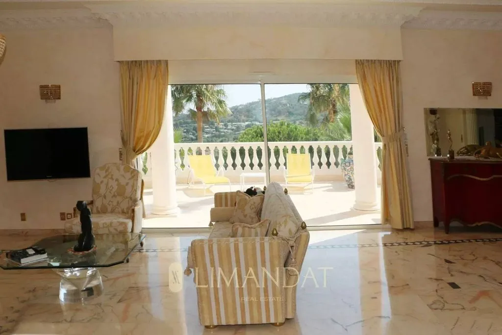 Séjour - Villa à Rénover avec Vue Mer à Ramatuelle