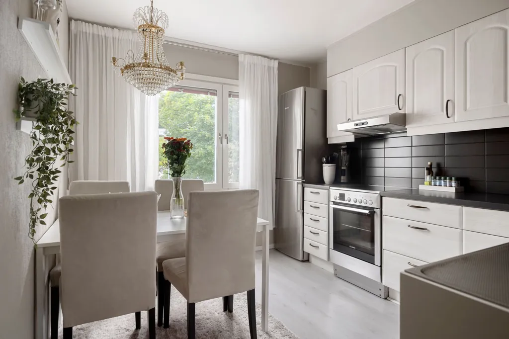Cucina - Renovated Flat with Glazed Balcony in Solbacken