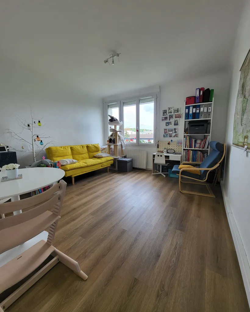 Living Room - 3-Piece Flat with View in Rueil-Malmaison