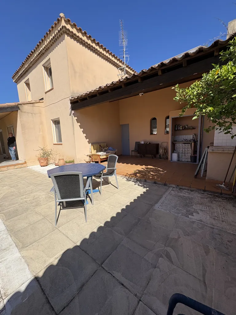 Aed - Quiet House with Pool Potential near Ceyreste Centre