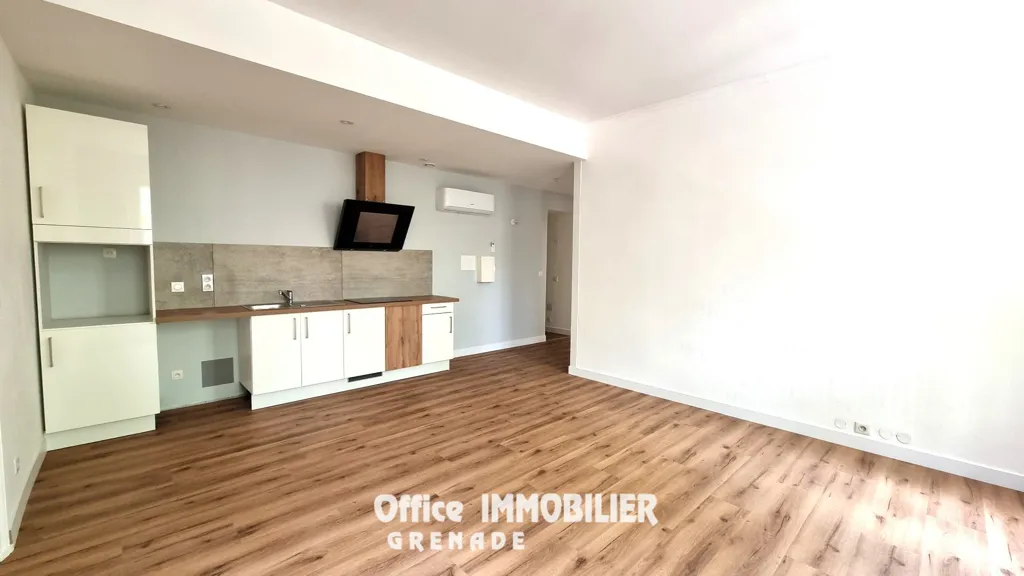 Séjour - Appartement lumineux avec vue sur la halle à Grenade