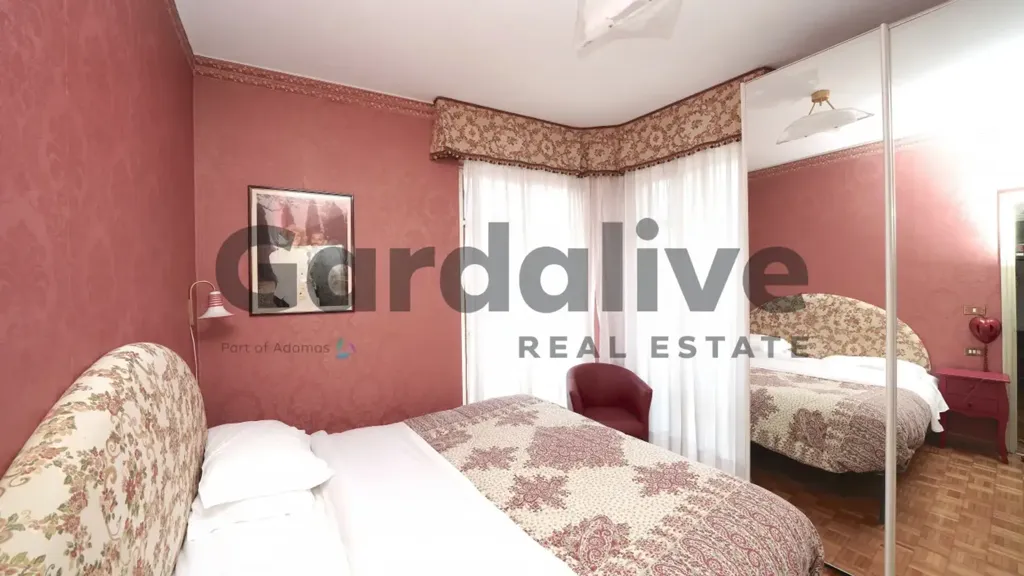 Chambres - Quadrilocale with Lake View in Sirmione