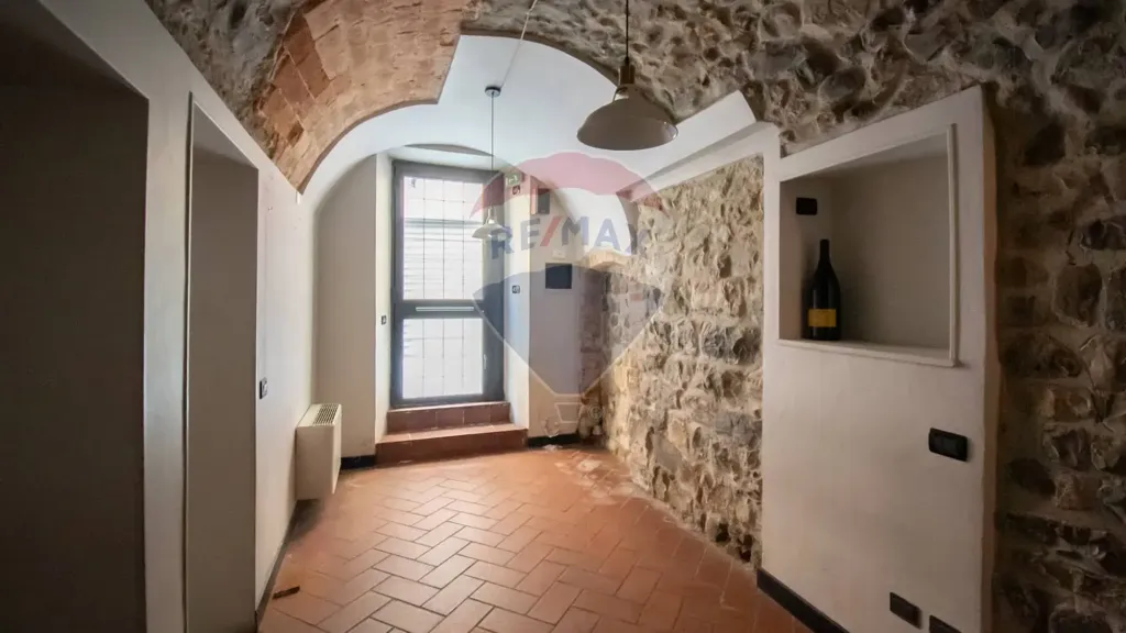 Stanze - Historic Triplex with Balcony in Iseo