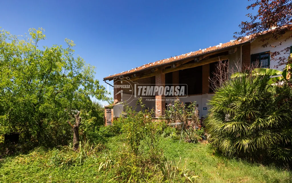 Exterior - Rustic Country House with Garden in Narzole