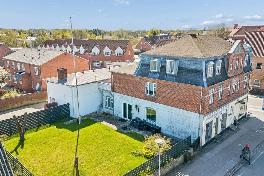 Vue aérienne - Historic Mixed-Use Property in Hornslet