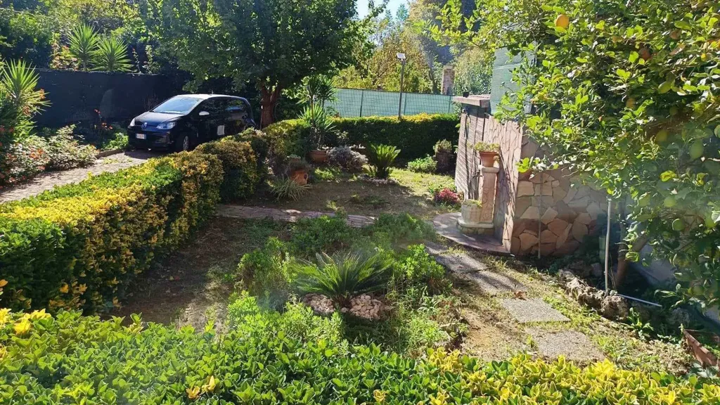Aed - Two-Level Apartment with Garden in Baronissi