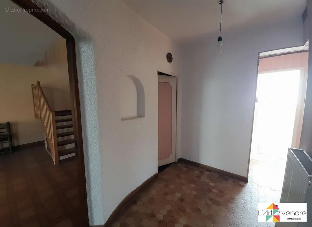 Hallway - Single-Storey House with Garden in Le Plessis-Brion
