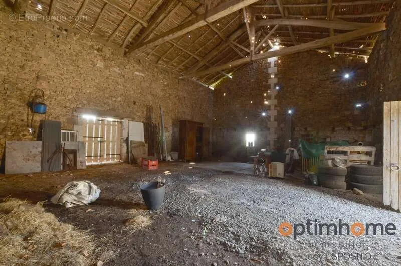 Pièces - Ferme Rénovée avec Grand Jardin à Cherves-Châtelars