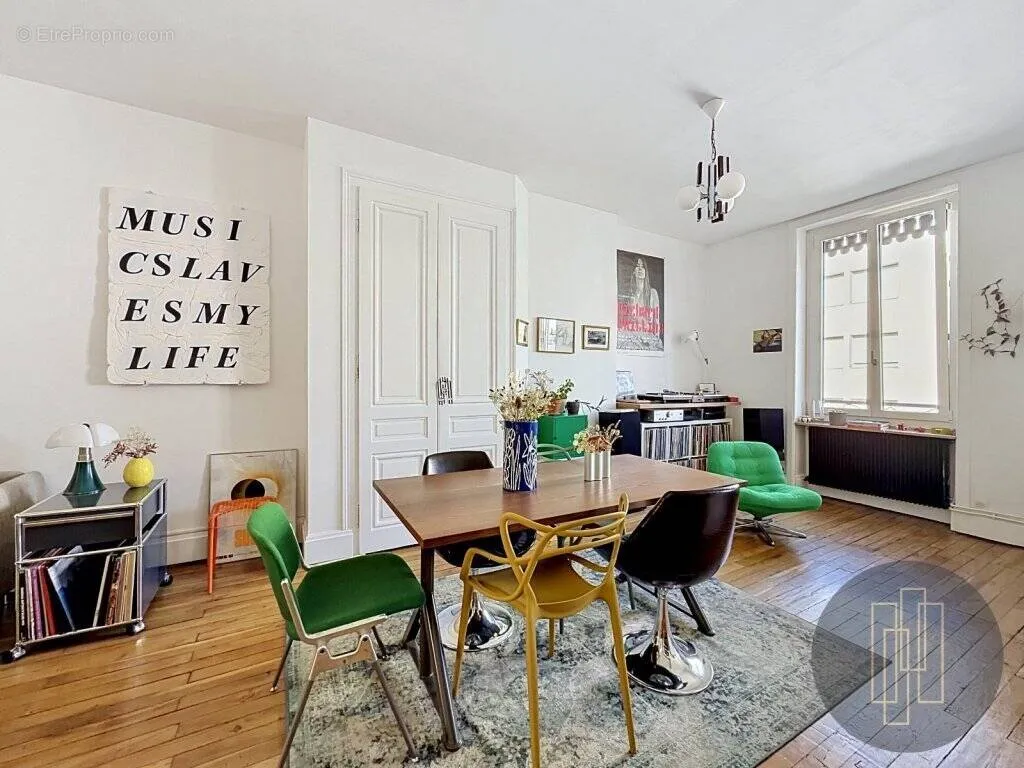 Soggiorno - Charming T2 Flat with East/West Light in Lyon 6e