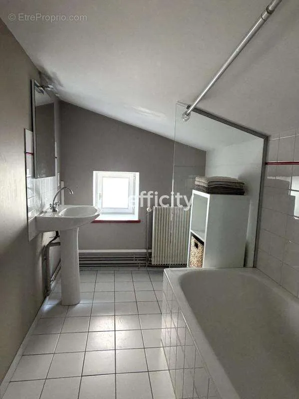 Bagni - T3 Apartment with Parking in Cogny
