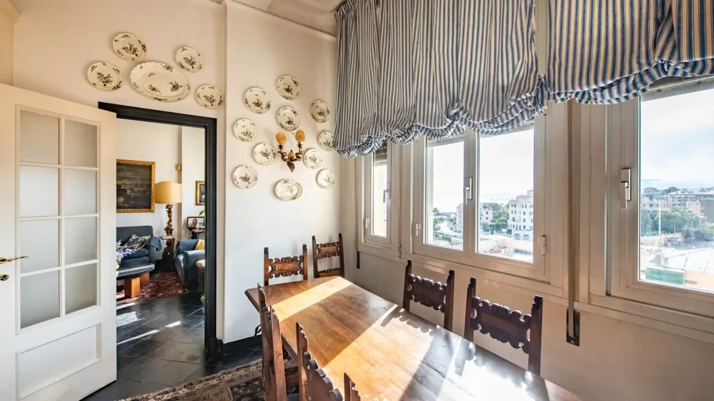 Salle à manger - Apartment with Sea View in Albaro, Genoa