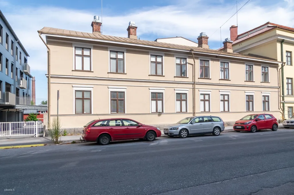 Extérieur - 1930s Mixed-Use Building with Garden in Vaasa Centre