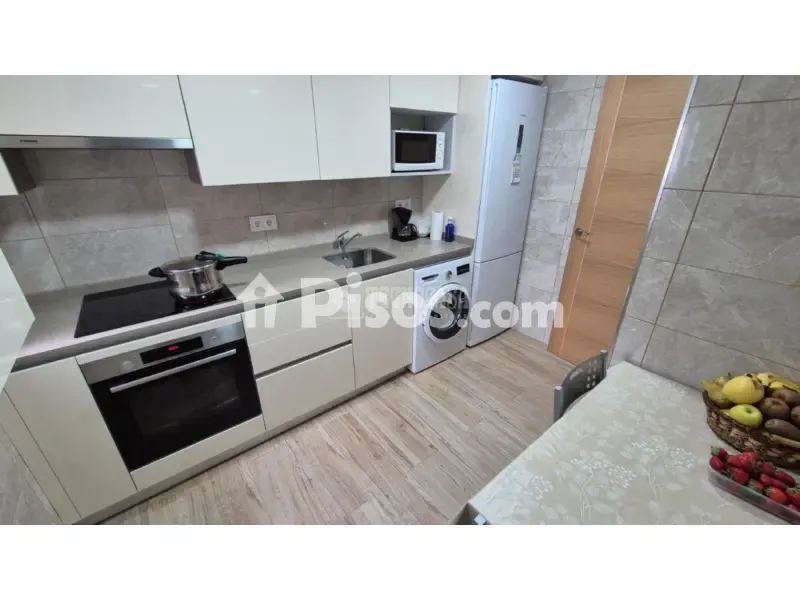 Cuisine - Reformed Flat with Garage in Los Rosales