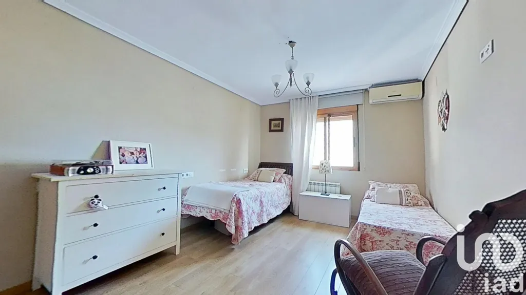 Magamistoad - Semi-Detached House with Solar Panels in Benicasim