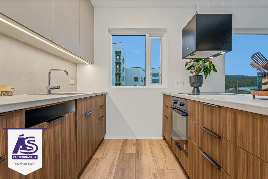 Cucina - New 2-4 Bed Apartments with Elevator in Skarðshlíð