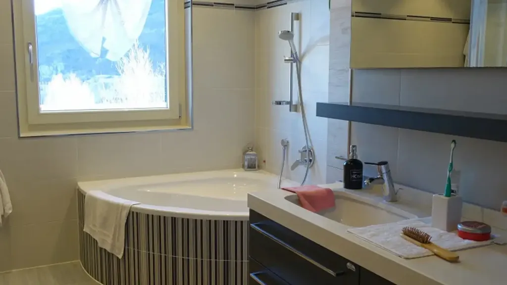 Salles de bain - Modern Villa with Garden in Cavedago