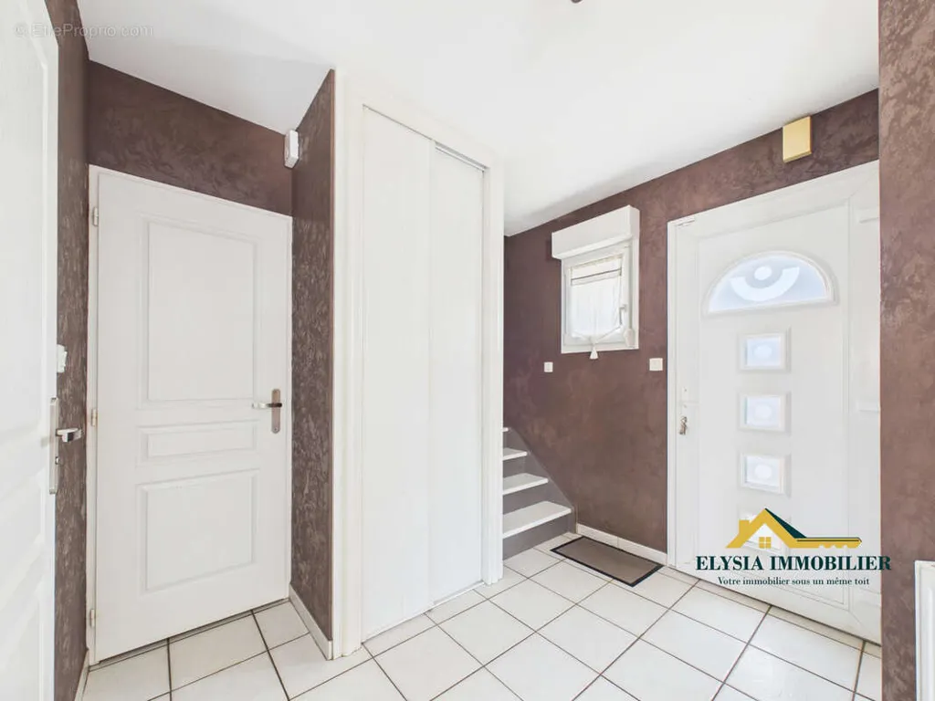 Entrée - Maison Luxueuse avec Terrasse à Ludres