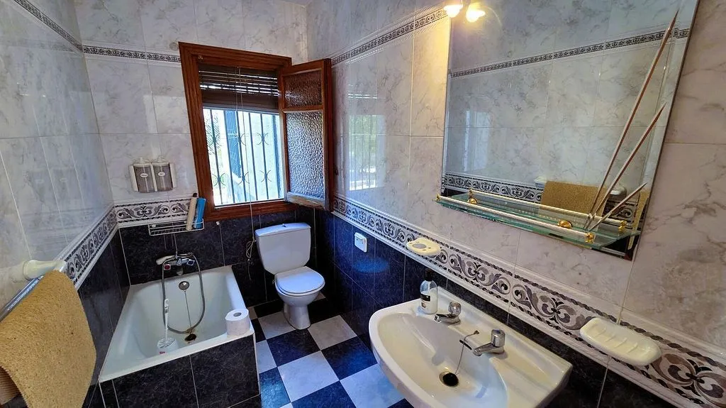Vannitoad - Rustic Chalet with Pool in Órgiva
