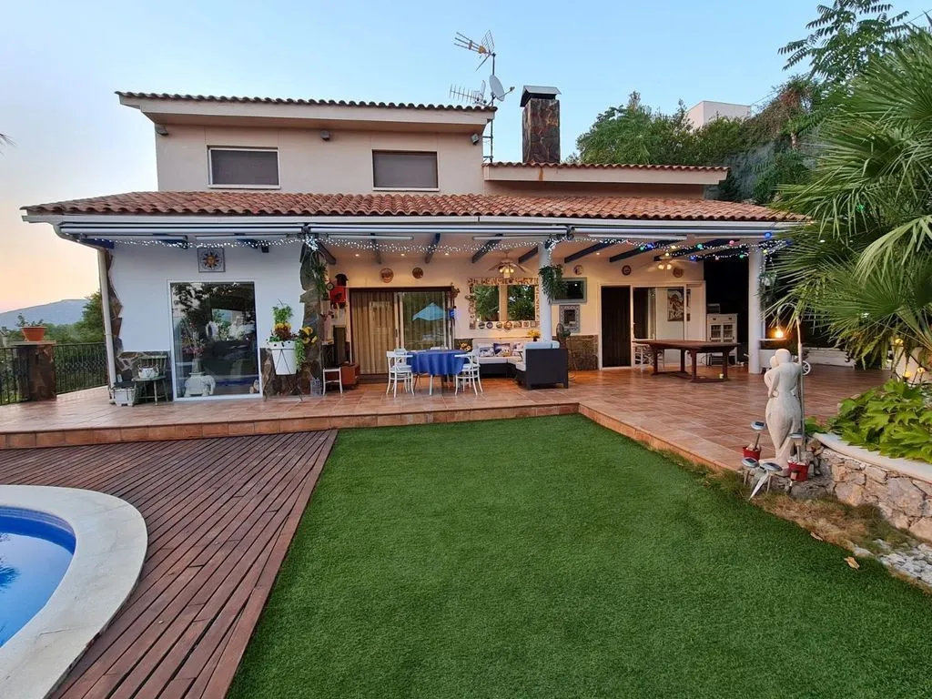 Bassein - Detached House with Pool in Plana Novella